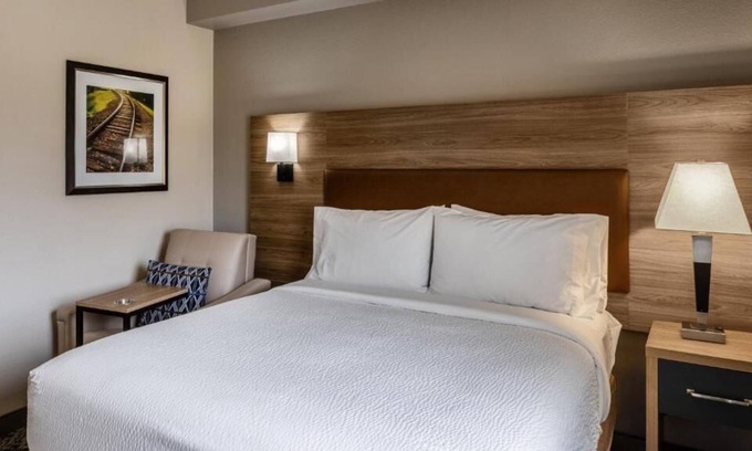 Okatie House | Business-friendly Accommodation! 2 Rooms, Minutes to Sergeant Jasper State Park