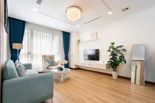 Ben Nghe Apartment | Bustling stay in the center of JapanTown/7eleven/pub