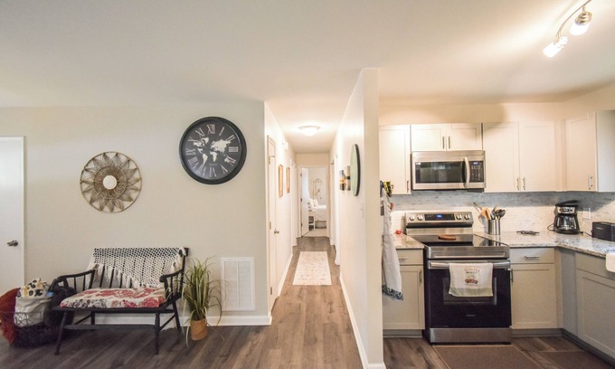 Garner House | Busy Bee Ranch near Walnut Creek Amphitheatre - Pet Friendly