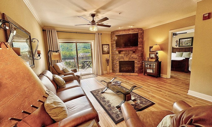 Gatlinburg Condo | Butler's Newly updated Downtown Condo, 2 King BR's, Beautiful View!