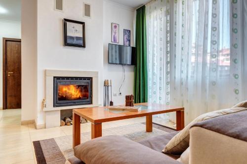 Pamporovo Apartment | By the Fireplace Cozy 2BD Flat with a nice view by Flat Mаnager