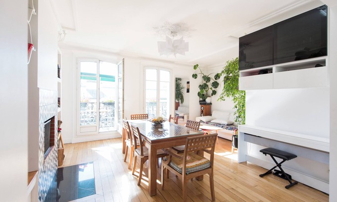Quartier du Mail Apartment | By the Palais Royal, by Veeve