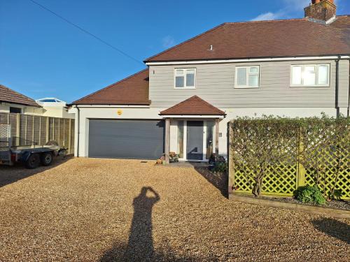 New Forest District Bed & Breakfast | By the sea, home from home sleeps 6