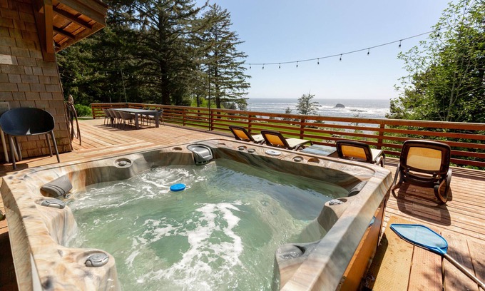Gold Beach House | Byrdies Beach House - private beach and ocean view