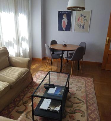 La Corredoria y Ventanielles Apartment | Céntrico apartamento Oviedo Parking y wifi gratuitos Admite mascotas