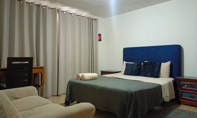 Downtown Queretaro House | Cómoda habitación privada con baño compartido en Queretaro.