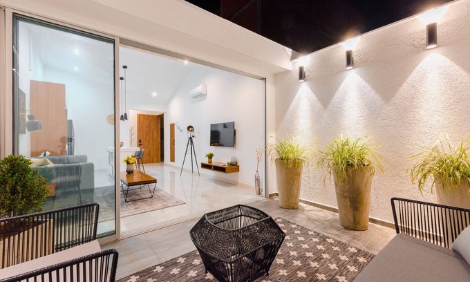 Granada Apartment | C A L Suites