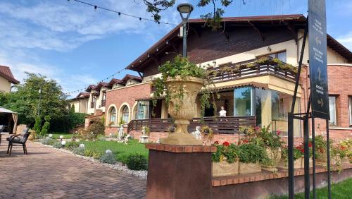 Magura Hotel | C&C Karo Resort
