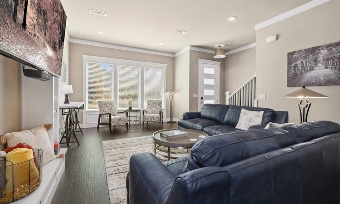 Downtown House | C Downtown - Walk/Ride to square - Bikes Available