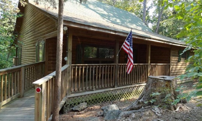 Mount Ida House | C19, One bedroom luxury, log-sided Couple's Cottage with private hot tub and unique extras cottage