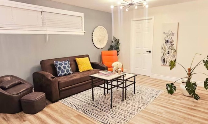Alhambra Apartment | C2-Bungalow Renovated Quite safe Neighbor close to down town LA King-bed!