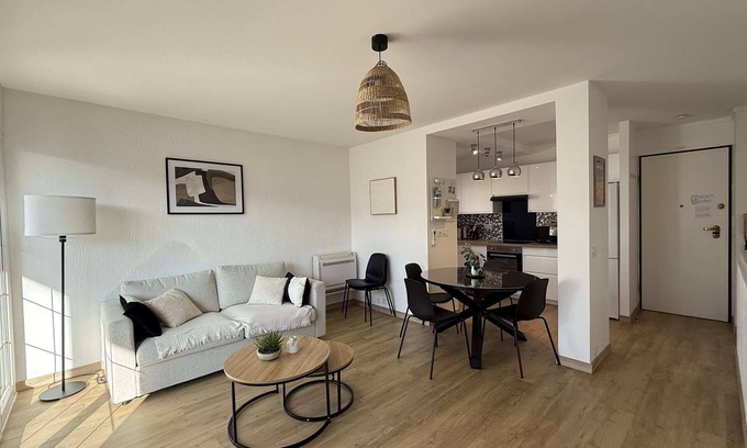 Le Lavandou Apartment | C21LocationVacances, Magnifique T3 rénové, Clim, Plages, Commerces