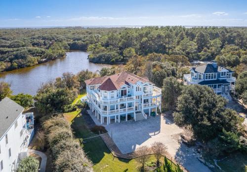 Pine Island House | C6438 Angel of the Isle. 9 BR Pine Island Dream, Pool, Hot Tub, Pets OK