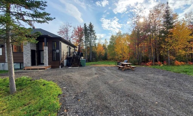 Petite-Riviere-Saint-Francois Ski Chalet | Cottage Quebec - La Nepheline
