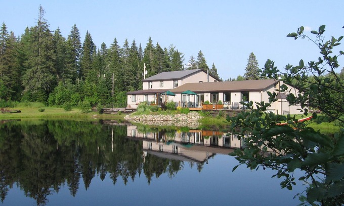 Sainte-Marguerite-du-Lac-Masson Bed & Breakfast | Auberge au Phil de l'Eau