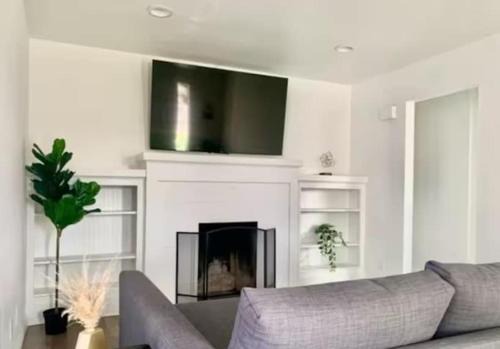 Azusa House | CA5 House Cozy 3BR in Azusa