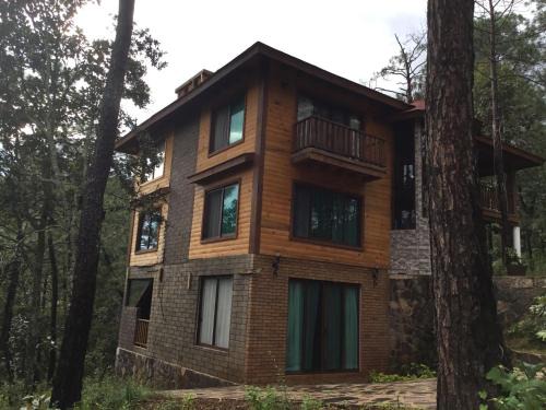 Mazamitla Ski Chalet | Cabaña dentro del Bosque para 24 Personas