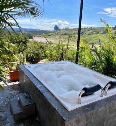 Guatape House | Cabaña el mirador azul