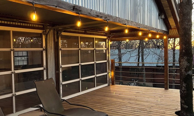 Vian Cabin | Cabin 1, AKA The Treehousen 1 bedroom and a loft. 2 bathrooms. nSleeps 5