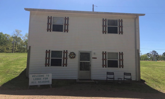 Piedmont Cabin | Cabin #121 LodgeForAllSeasons 1/2 mile-2 min drive to a marina & Clearwater Lake