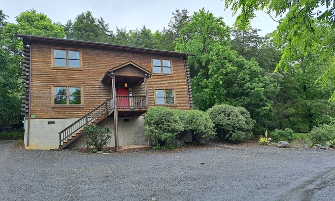Lexington Cabin | Cabin 25 - Spacious 6-bedroom private home minutes from downtown Lexington