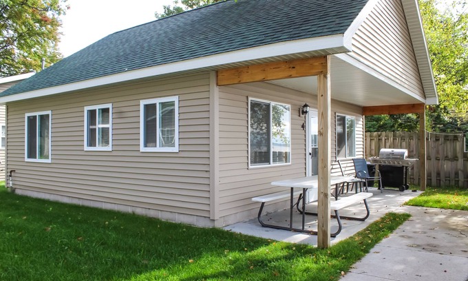 Houghton Lake Cabin | Cabin 4 - Cozy 3-bedroom lakefront