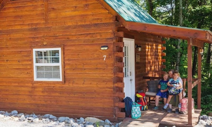 Columbia Cabin | Cabin 7 - Private Log Cabin with loft in Columbia Kentucky