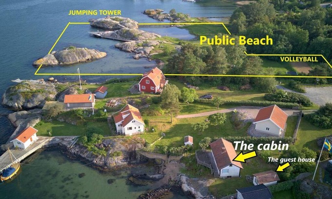 Hoviksnas House | Cabin at the sea close to public beach with a jumpingtower