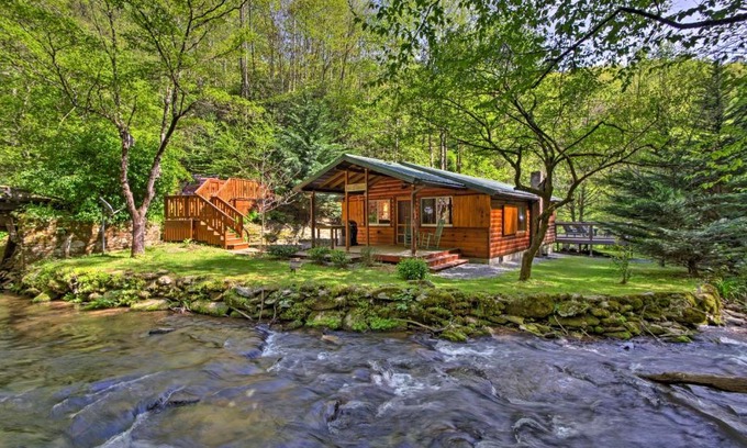Cherokee House | Cabin by Bold Creek Unplug, Unwind and Listen!