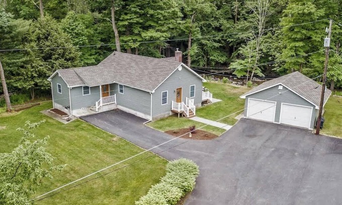 Tannersville Cottage | Cabin by the Creek with private creek access -