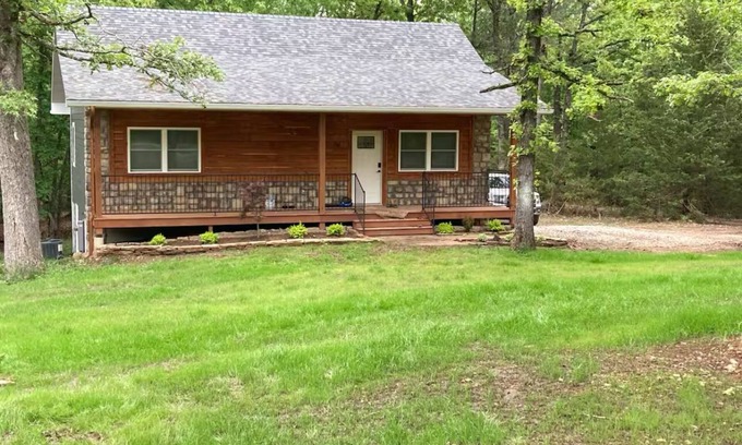 Mountain Home House | Cabin Comfort, Lake and Marina Nearby 1 mile!