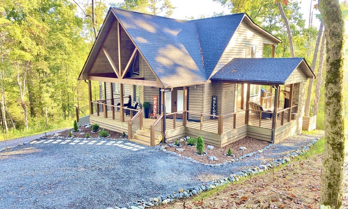 Ellijay Cabin | Cabin Ellijay - Great for groups, cozy, private, fully equipped, pet friendly