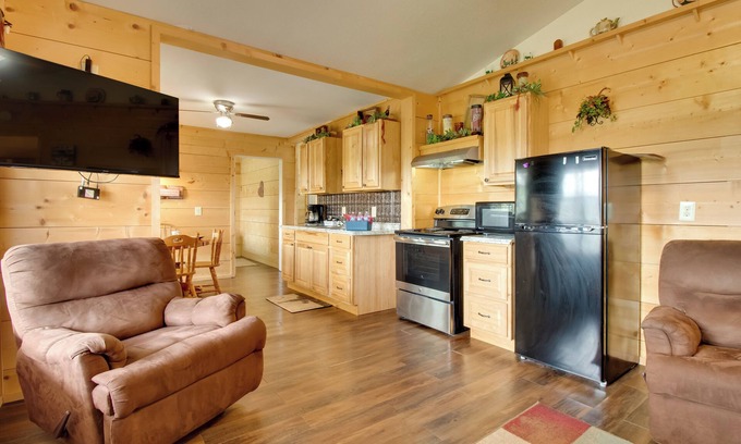 Mountain View Cabin | Cabin Getaway in Mountain View w/Porch + Grill