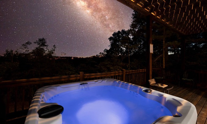 Ellijay Cabin | Cabin in 150Acres| Views | Theater |Hot Tub| Game Rm| Fire Pit