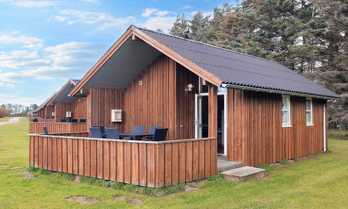 Nr. Lyngby House | Cabin in camping resort with activities