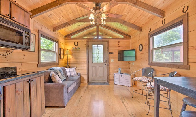 Mill Spring Cabin | Cabin in Mill Spring Near Parker-Binns Winery