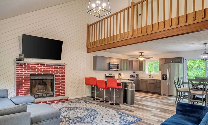 Tobyhanna House | Cabin in the middle of 42 attractions in the Poconos!
