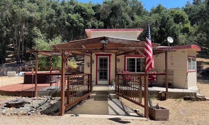 Paso Robles House | Cabin in the Oaks, Paso Robles. Private hot tub! We sleep 4! AC Works!