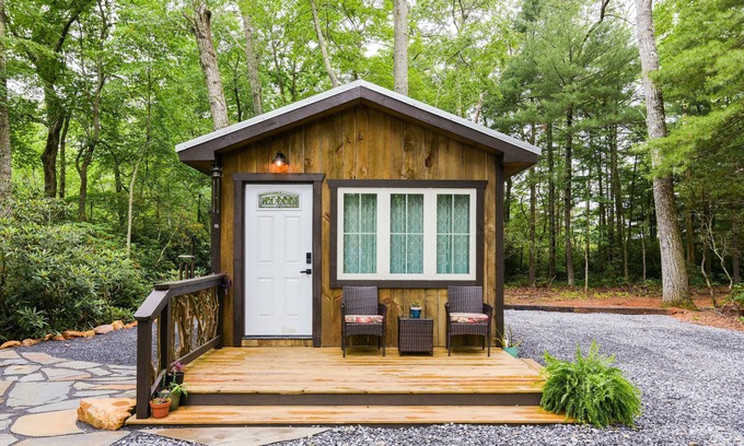 Fairview Cabin | Cabin in the woods of Fairview. 20 minutes to Asheville.