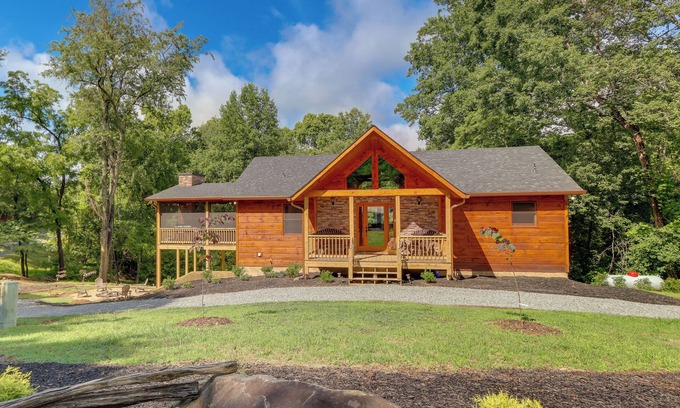 Mineral Bluff Cabin | Cabin Near Blue Ridge w/Fire Pit & Large Deck