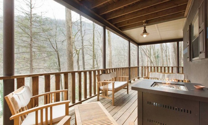 Chimney Rock Cabin | Cabin near Chimney Rock-Lake Lure-Asheville- DOG FRIENDLY