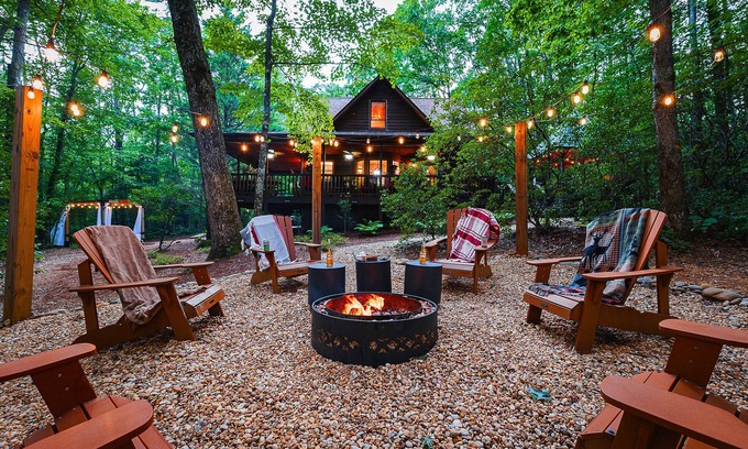 Sautee Nacoochee Cabin | Cabin Near Helen – Hot Tub - Fire Pit - Egg Chairs