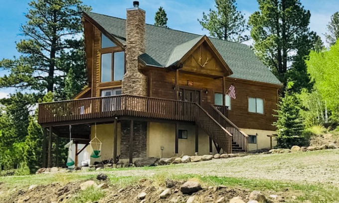 Mammoth Creek Cabin | Cabin near Panguitch Lake with mountain views, children's items, balcony, grill