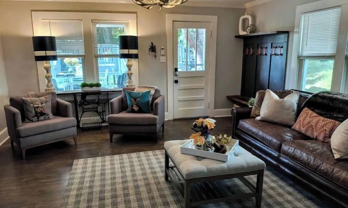 Altamont Cabin | Cabin Near Ski & Wineries. Mountain & meadow views, large lawn & your own creek!