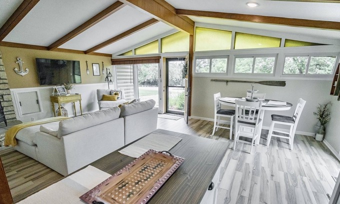 Fostoria Cabin | Cabin near Tuttle Creek Lake!