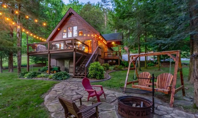 Albany Cabin | Cabin on Dale Hollow - Park your boat on shore and walk up to the cabin.