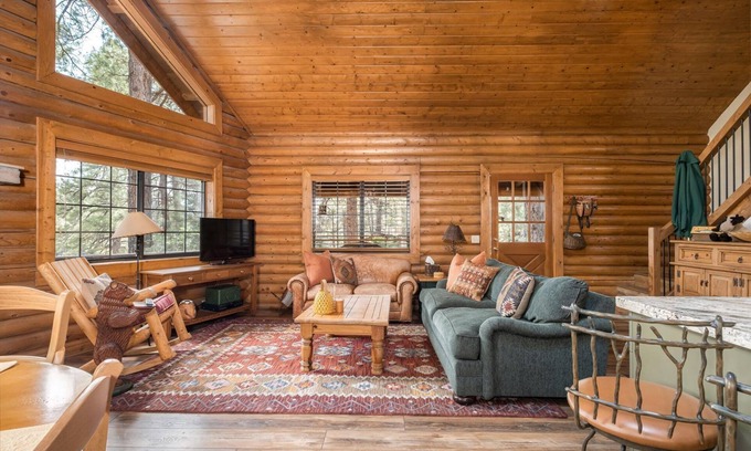 Munds Park Cabin | CABIN on EDGE of FOREST, KAYAK on LAKE
