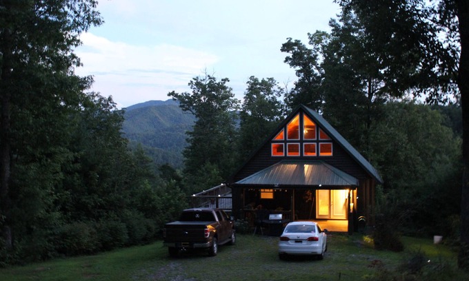 Marshall Cabin | Cabin on Ridge Top, Awesome Views, Hot Tub & Privacy Near Hot Springs
