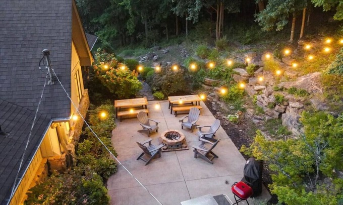 Hendersonville Cabin | Cabin on the Hill - North Nashville Stunner!
