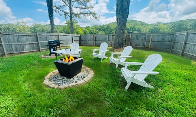 Groveoak Cabin | Cabin|Pets!Sleeps 5|Close to Lake Guntersville|2BR